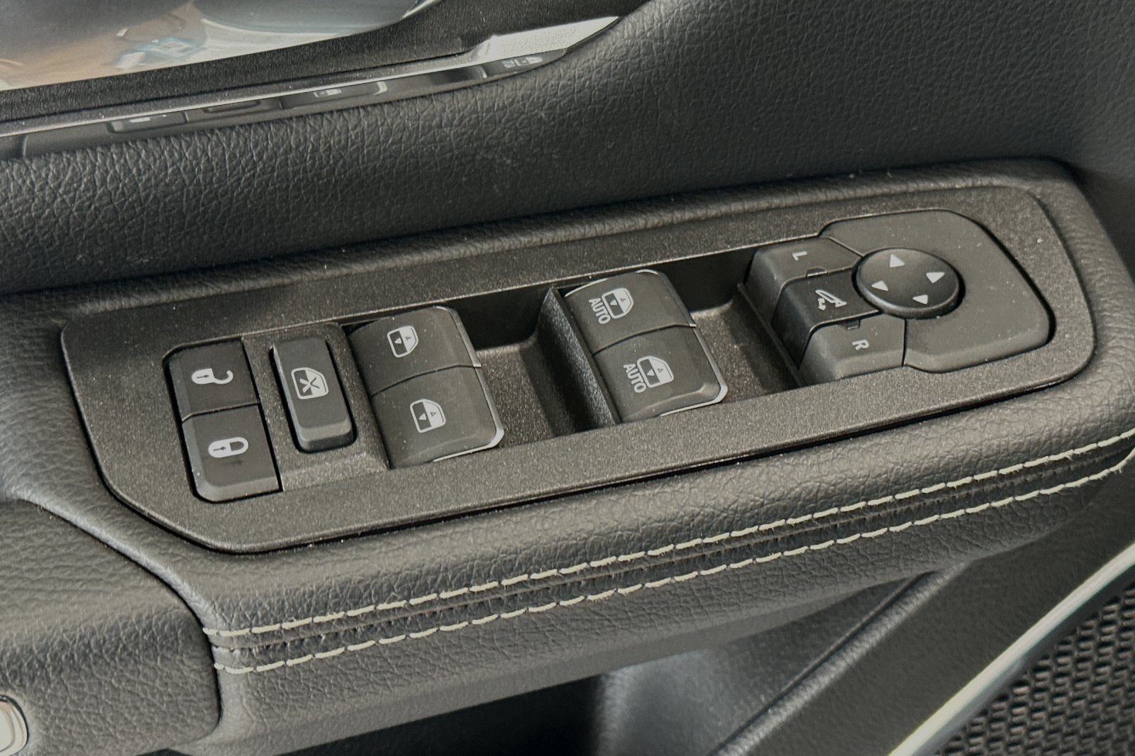 2025 RAM Ram 1500 RAM 1500 LARAMIE CREW CAB 4X4 5'7' BOX