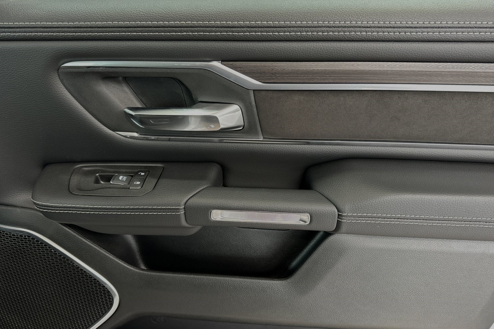 2025 RAM Ram 1500 RAM 1500 LARAMIE CREW CAB 4X4 5'7' BOX