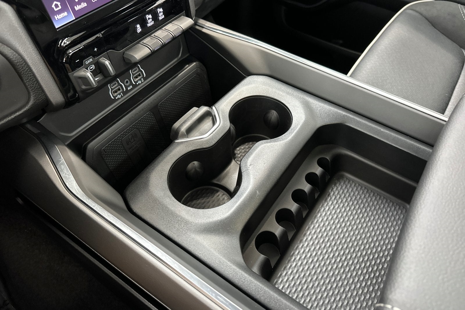 2025 RAM Ram 1500 RAM 1500 LARAMIE CREW CAB 4X4 5'7' BOX