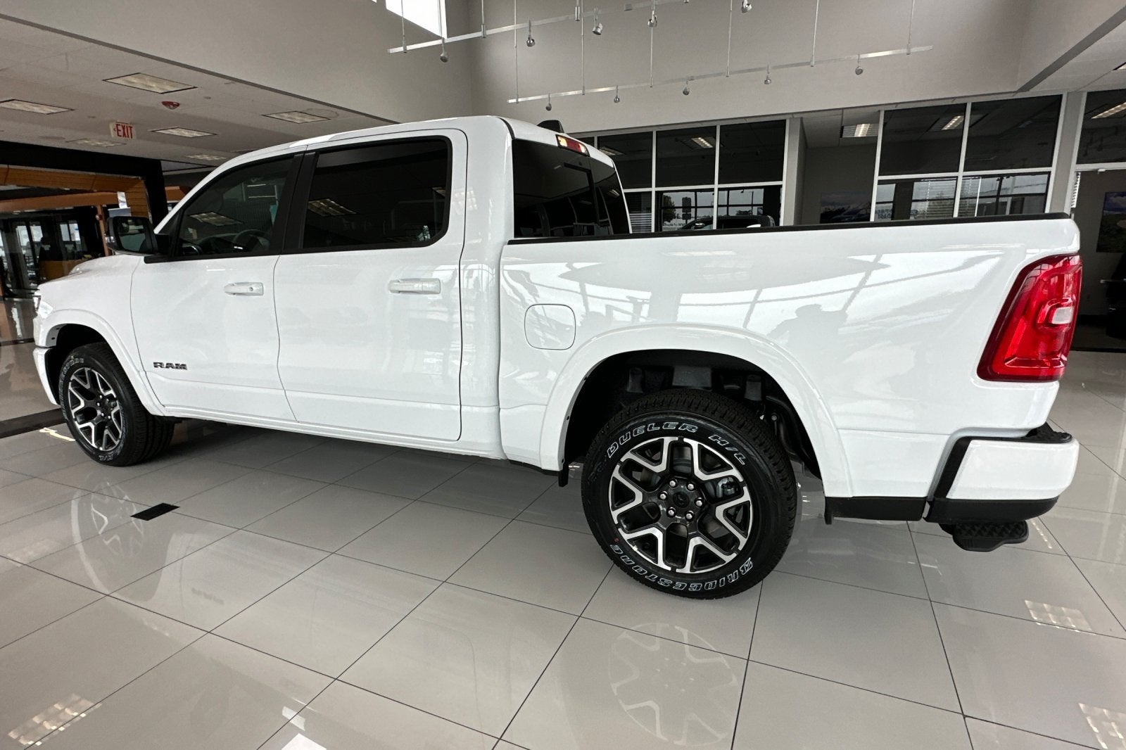 2025 RAM Ram 1500 RAM 1500 LARAMIE CREW CAB 4X4 5'7' BOX