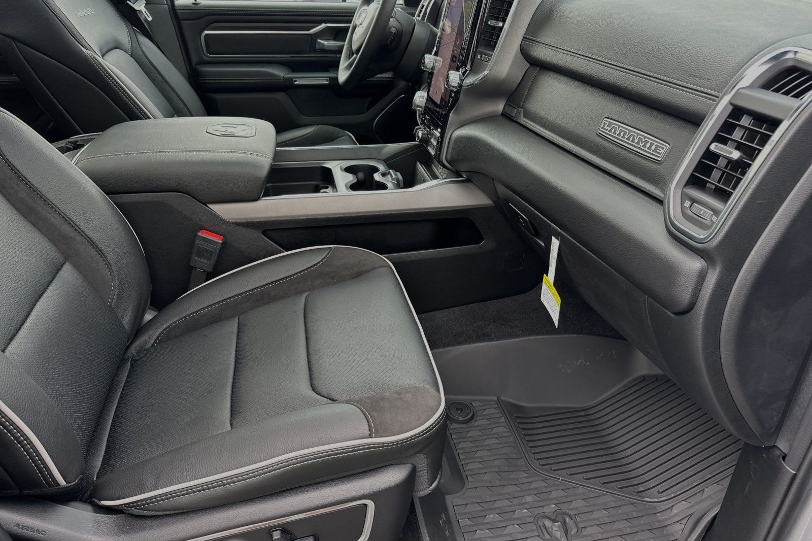 2025 RAM Ram 1500 RAM 1500 LARAMIE CREW CAB 4X4 5'7' BOX