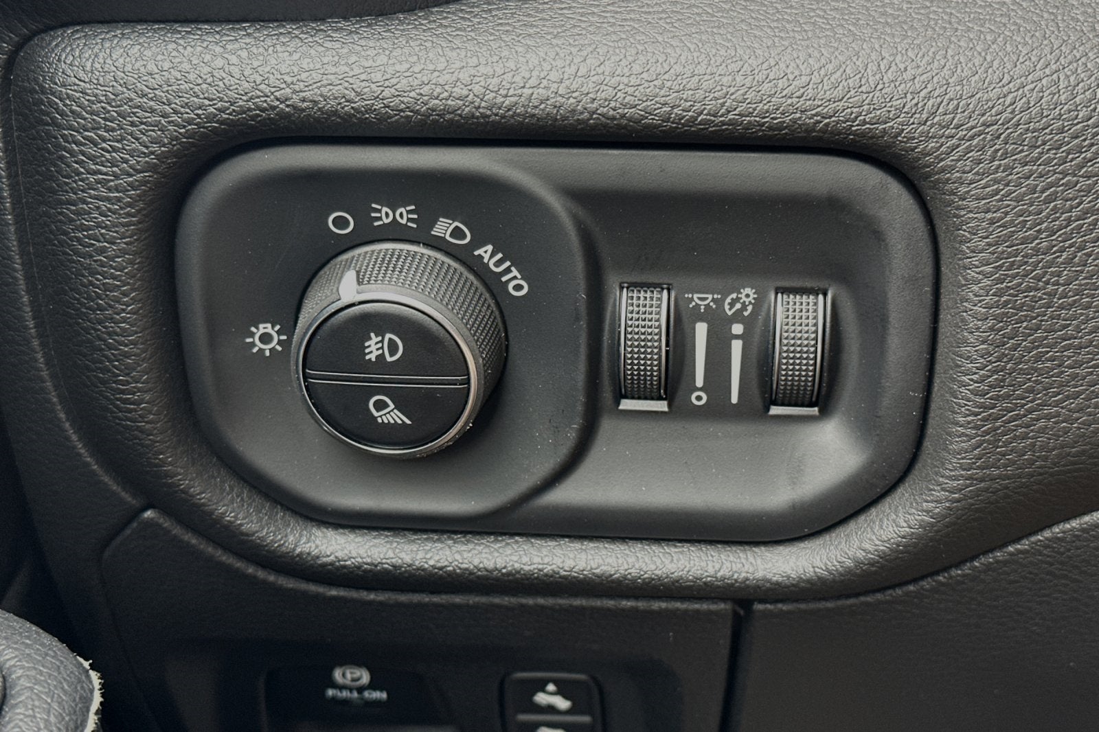 2025 RAM Ram 1500 RAM 1500 LARAMIE CREW CAB 4X4 5'7' BOX