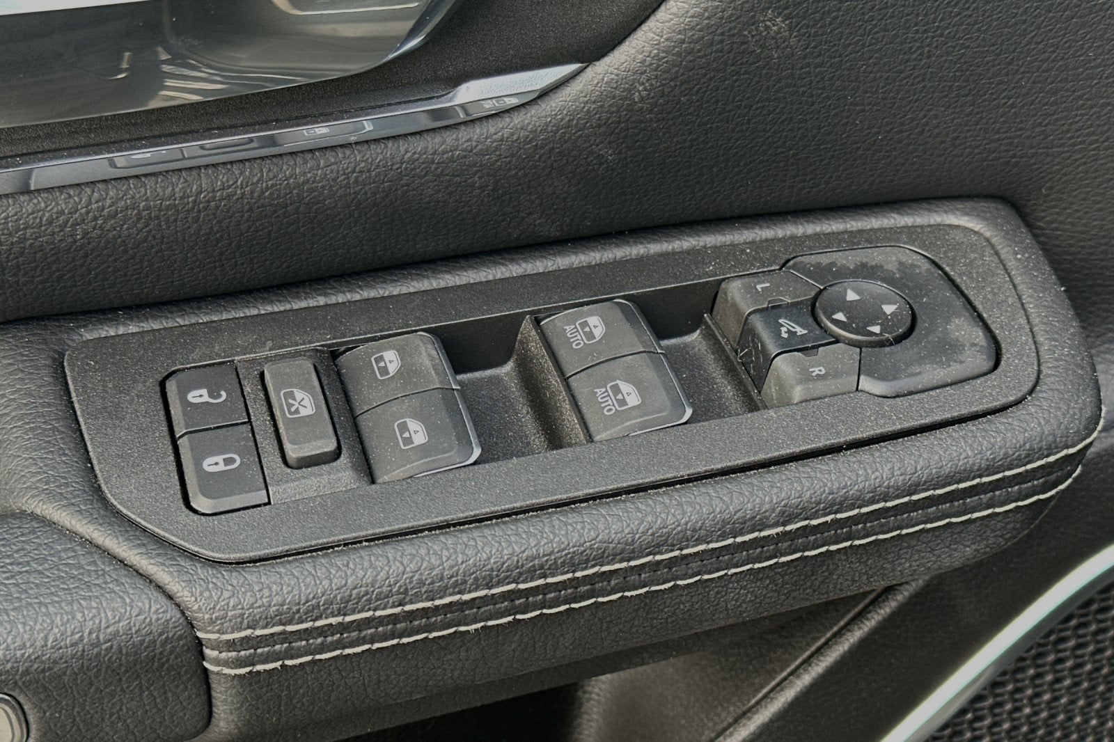 2025 RAM Ram 1500 RAM 1500 LARAMIE CREW CAB 4X4 5'7' BOX