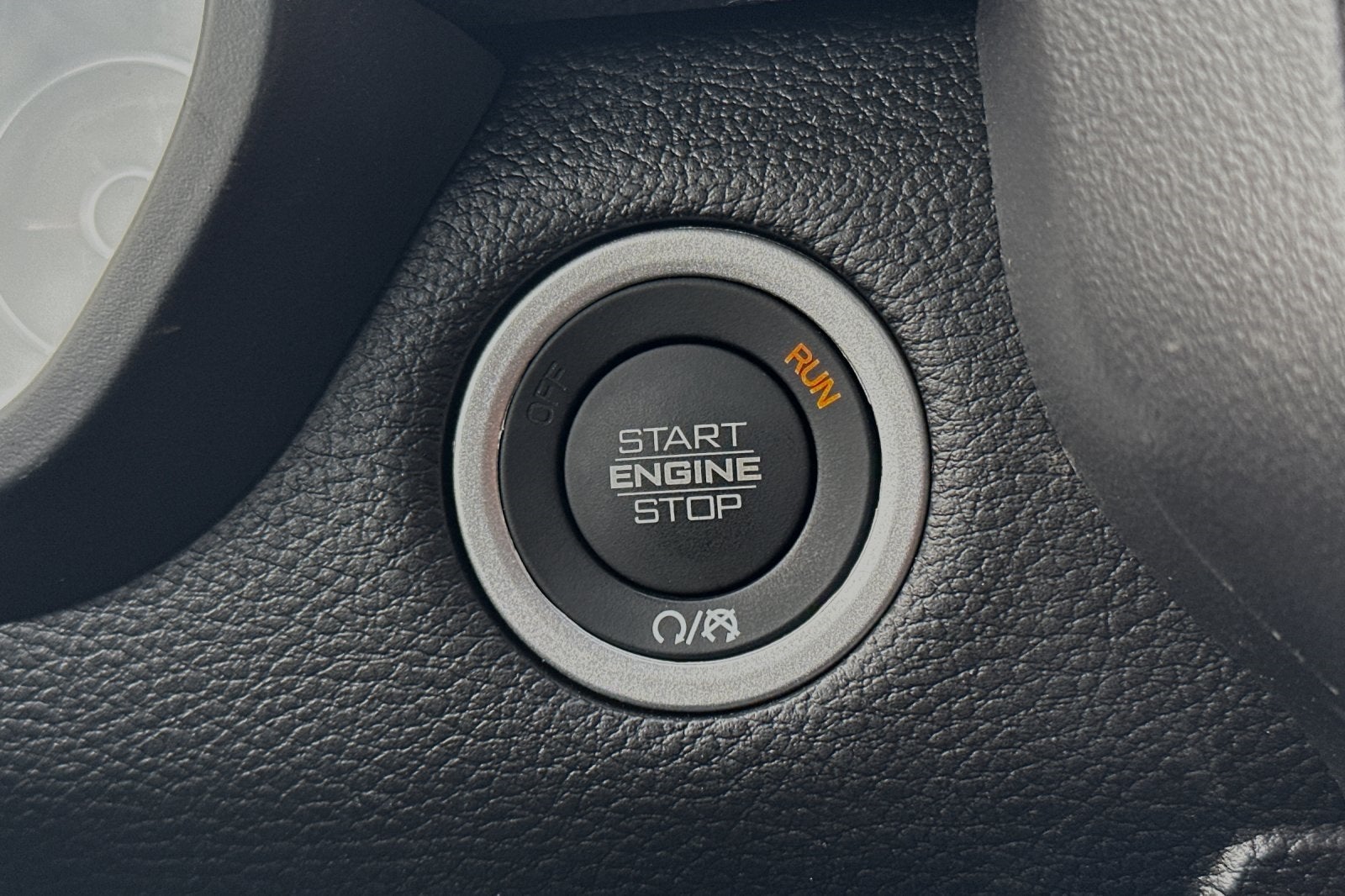 2025 RAM Ram 1500 RAM 1500 LARAMIE CREW CAB 4X4 5'7' BOX