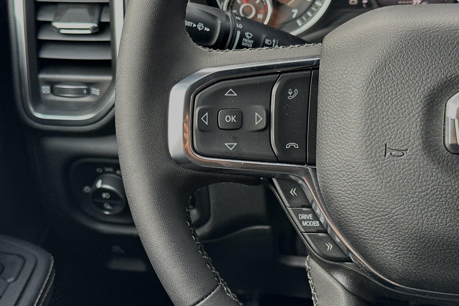 2025 RAM Ram 1500 RAM 1500 LARAMIE CREW CAB 4X4 5'7' BOX