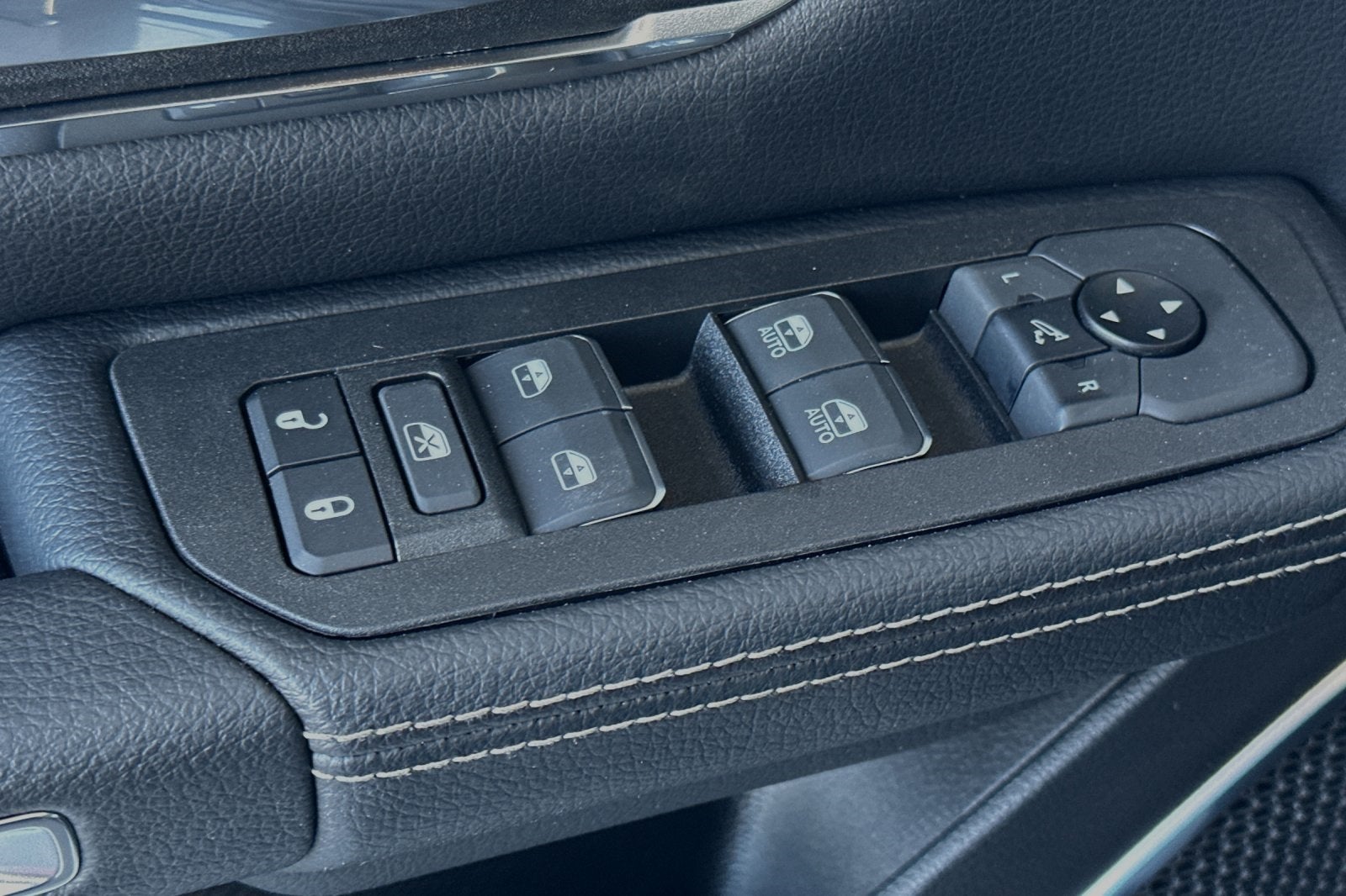 2025 RAM Ram 1500 RAM 1500 LARAMIE CREW CAB 4X4 5'7' BOX