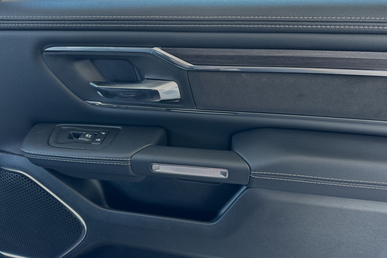 2025 RAM Ram 1500 RAM 1500 LARAMIE CREW CAB 4X4 5'7' BOX