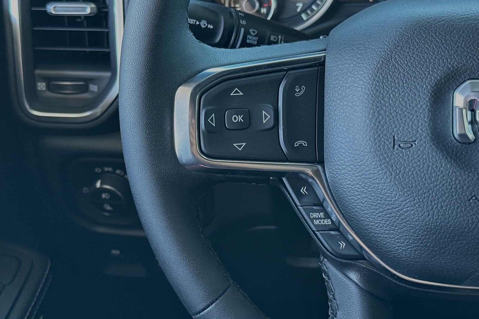 2025 RAM Ram 1500 RAM 1500 LARAMIE CREW CAB 4X4 5'7' BOX