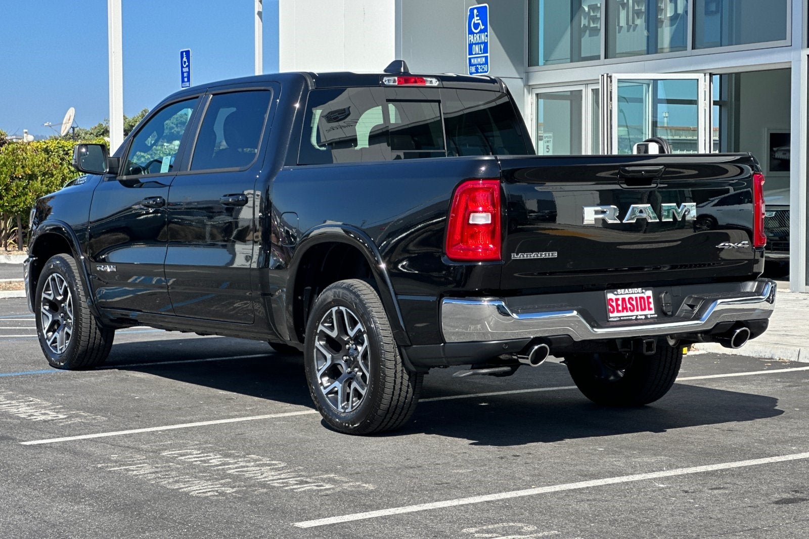 2025 RAM Ram 1500 RAM 1500 LARAMIE CREW CAB 4X4 5'7' BOX