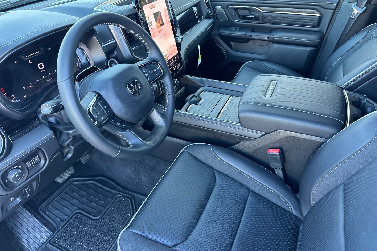 2025 RAM Ram 1500 RAM 1500 LIMITED CREW CAB 4X4 6'4' BOX