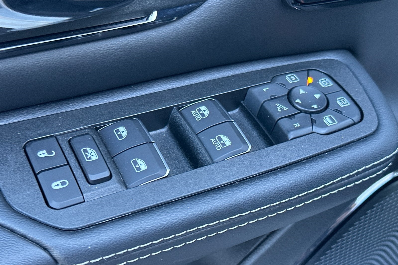 2025 RAM Ram 1500 RAM 1500 LIMITED CREW CAB 4X4 6'4' BOX