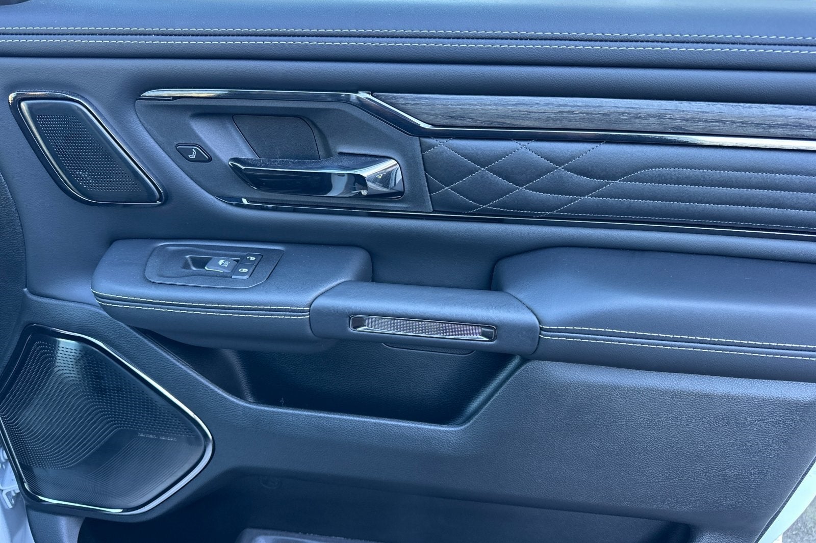 2025 RAM Ram 1500 RAM 1500 LIMITED CREW CAB 4X4 6'4' BOX