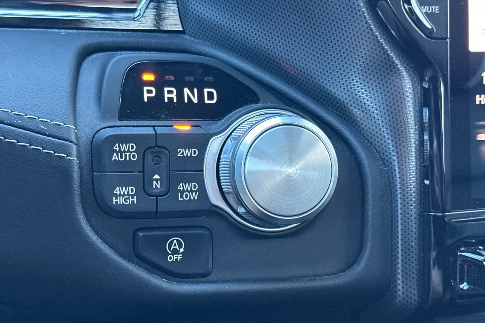 2025 RAM Ram 1500 RAM 1500 LIMITED CREW CAB 4X4 6'4' BOX