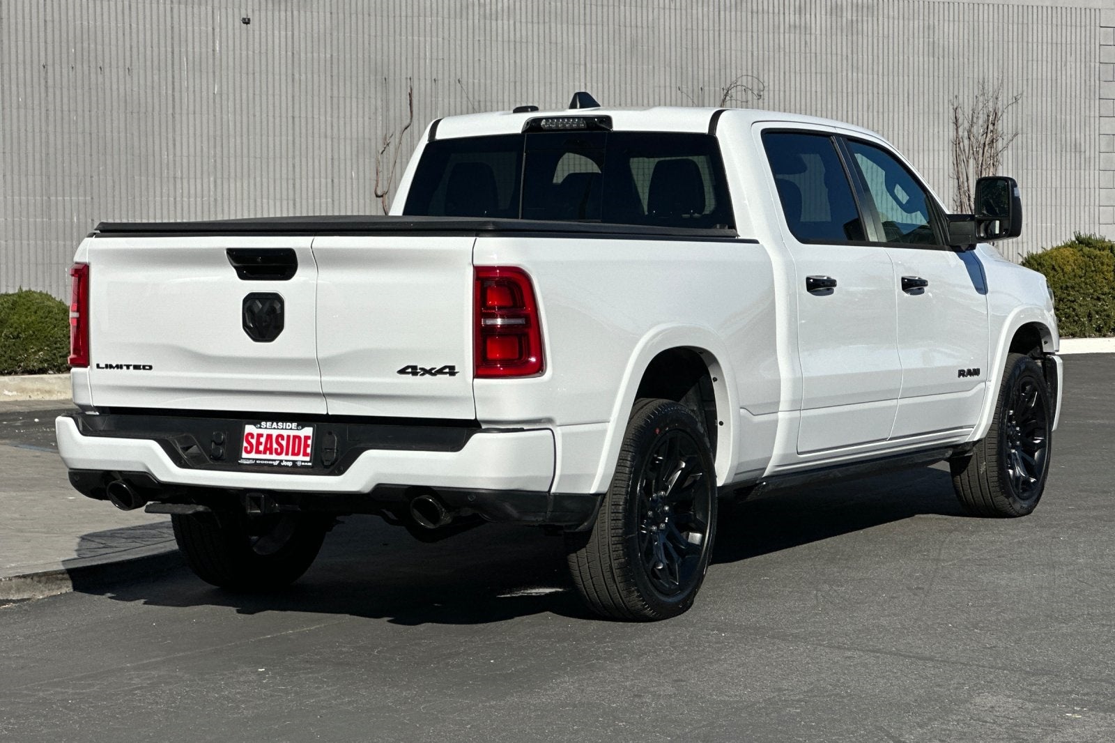 2025 RAM Ram 1500 RAM 1500 LIMITED CREW CAB 4X4 6'4' BOX
