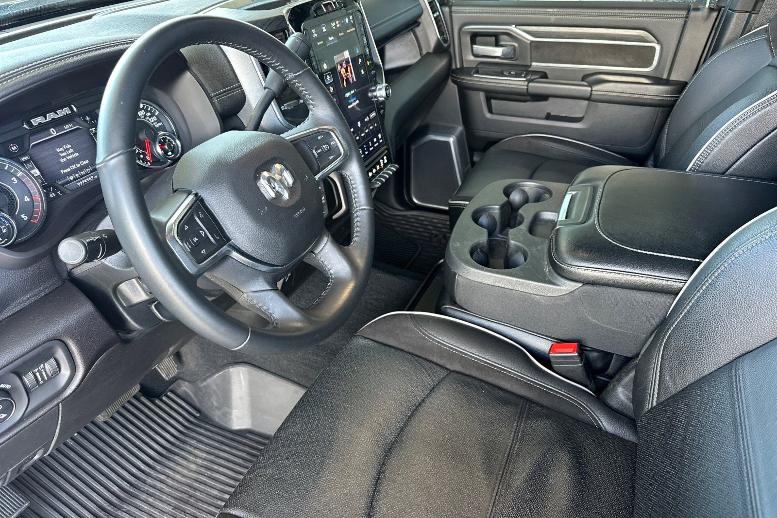 2024 RAM 3500 Laramie Crew Cab 4x4 8' Box