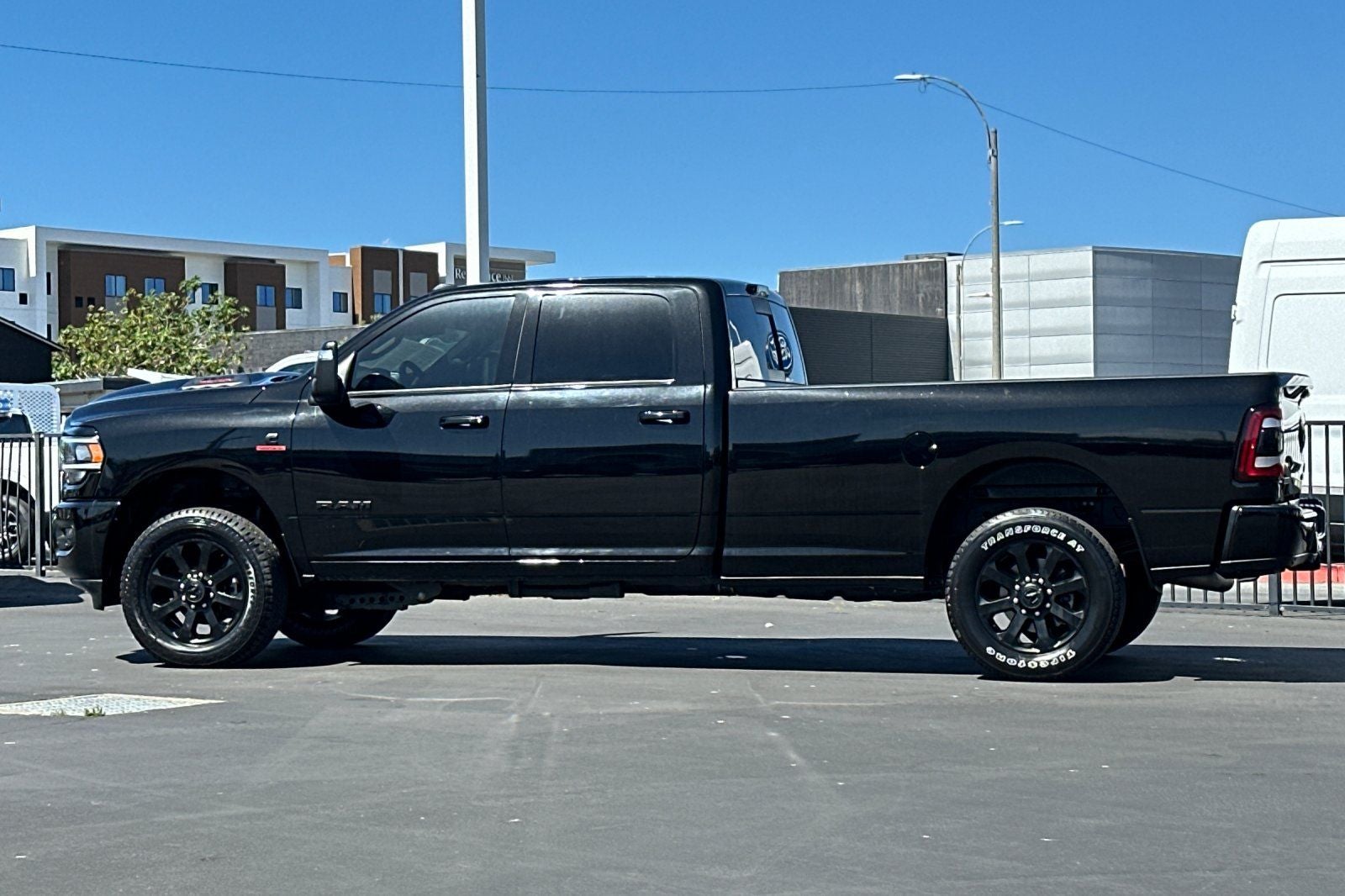 2024 RAM 3500 Laramie Crew Cab 4x4 8' Box