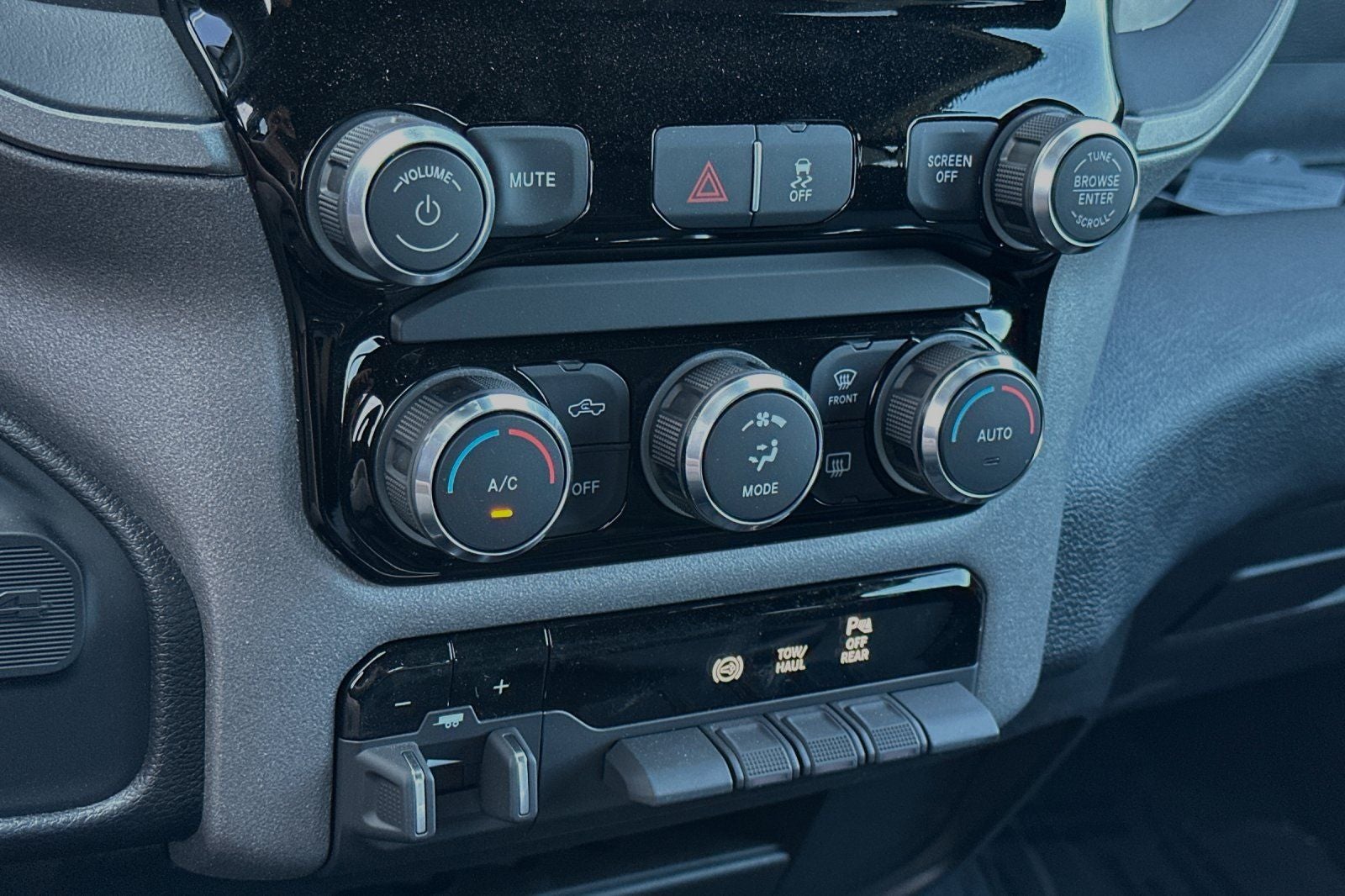 2024 RAM Ram 2500 RAM 2500 TRADESMAN CREW CAB 4X4 6'4' BOX