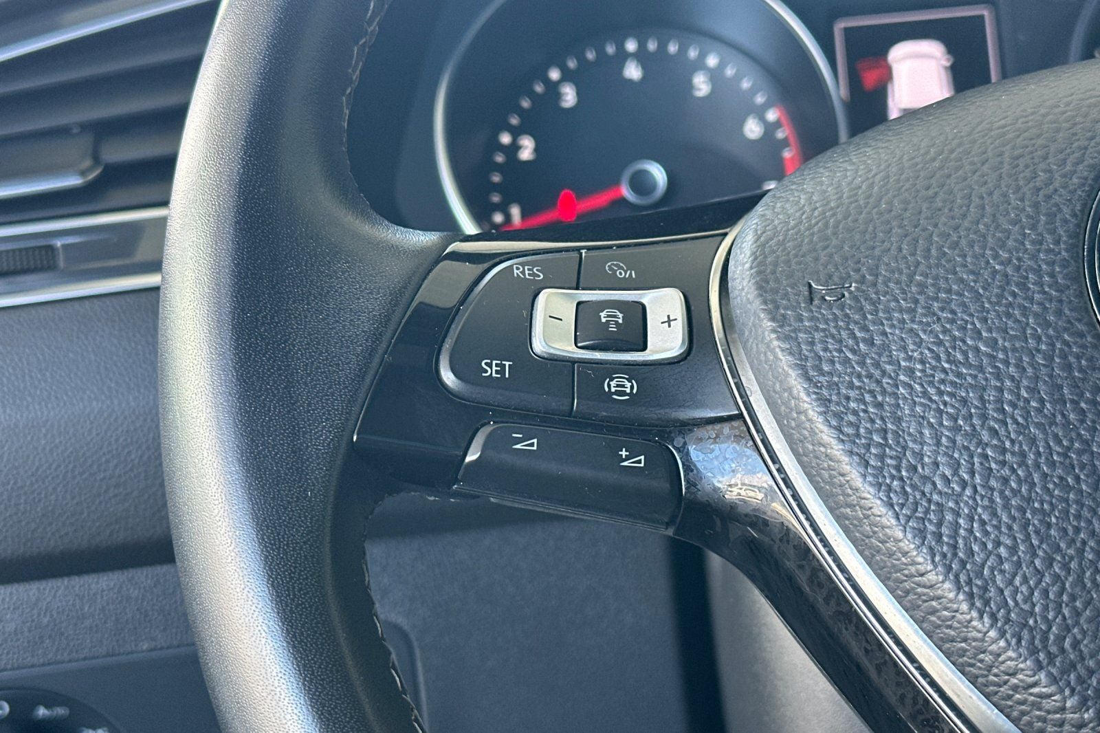 2021 Volkswagen Tiguan 2.0T SE R-Line Black