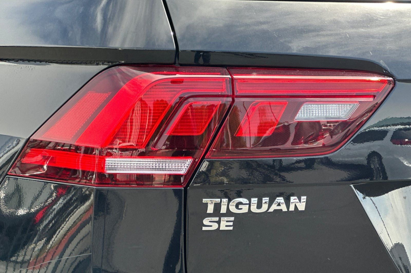 2021 Volkswagen Tiguan 2.0T SE R-Line Black