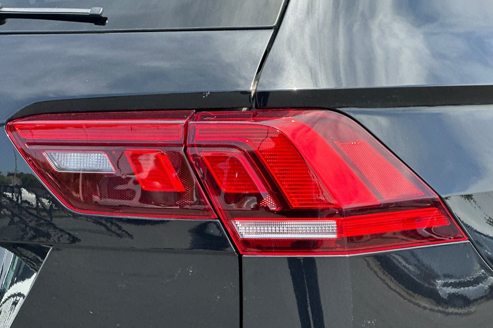 2021 Volkswagen Tiguan 2.0T SE R-Line Black