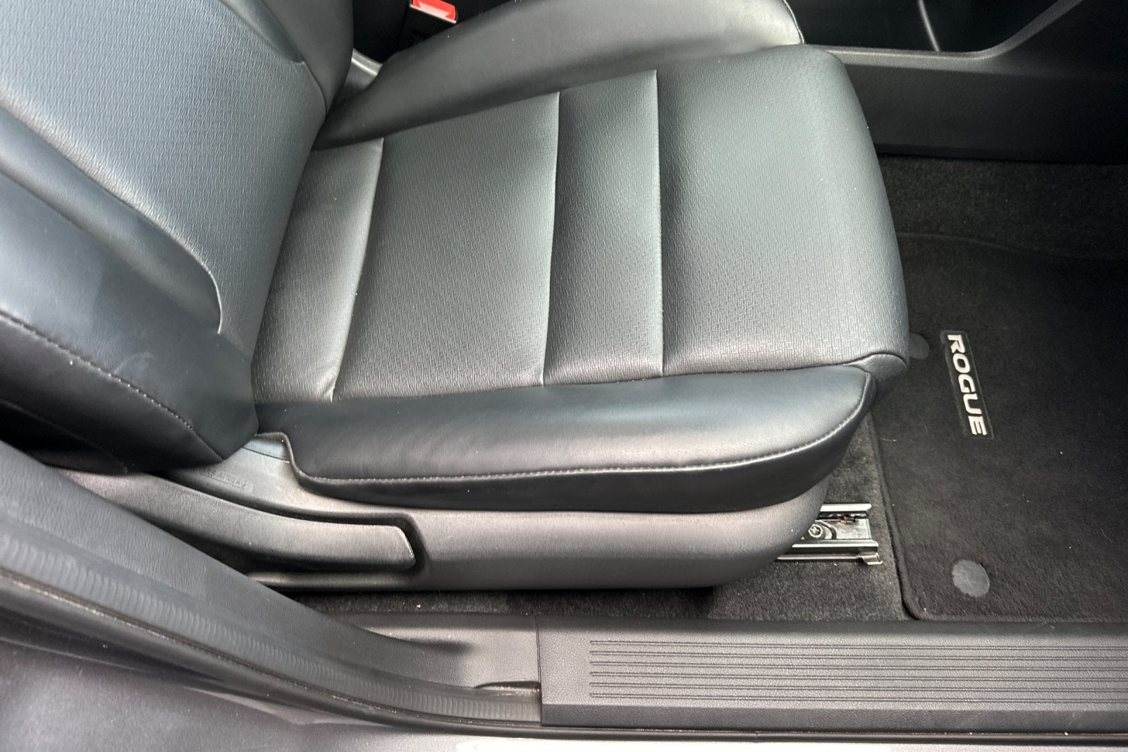 2022 Nissan Rogue SV FWD