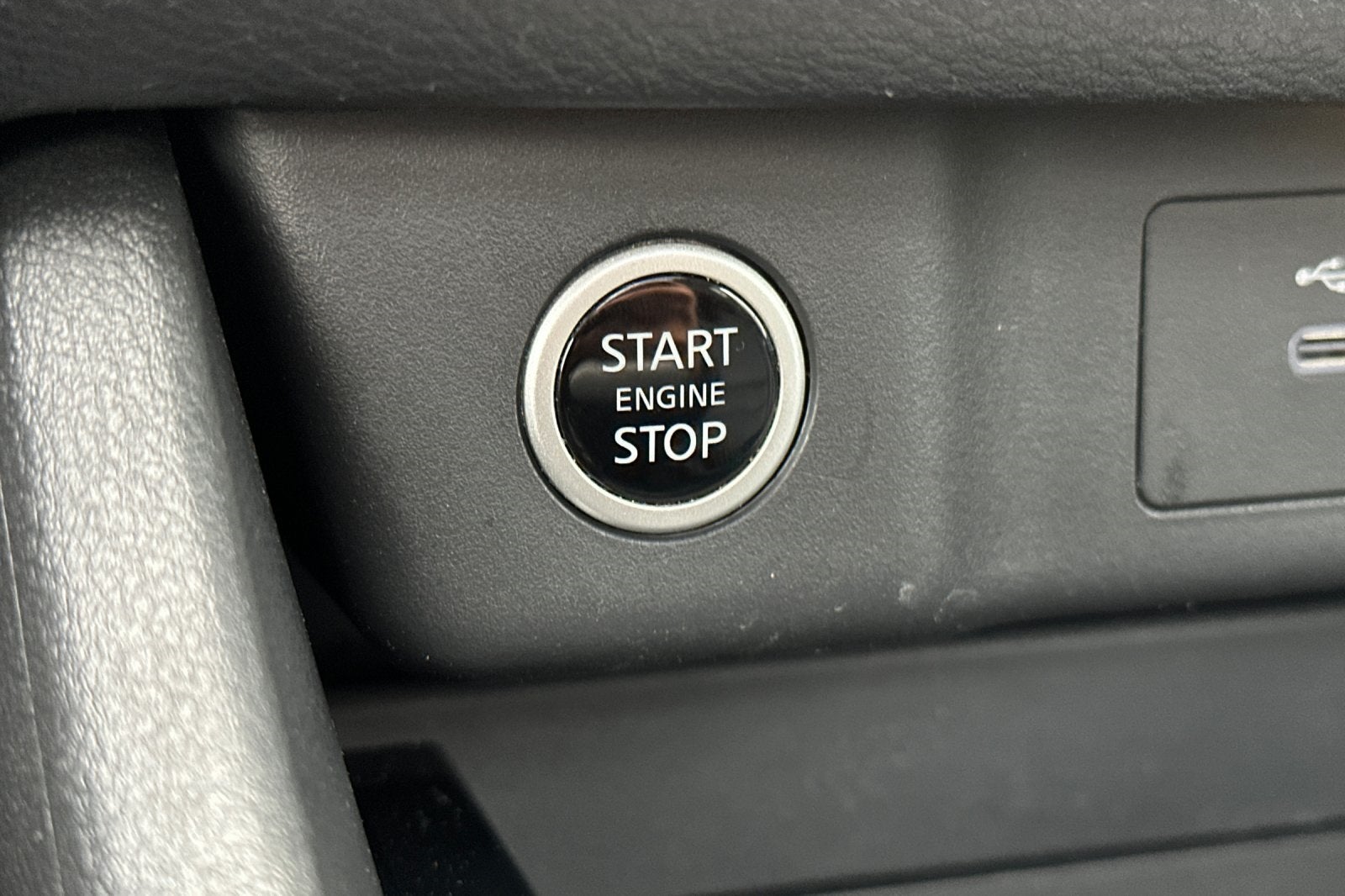 2022 Nissan Rogue SV FWD