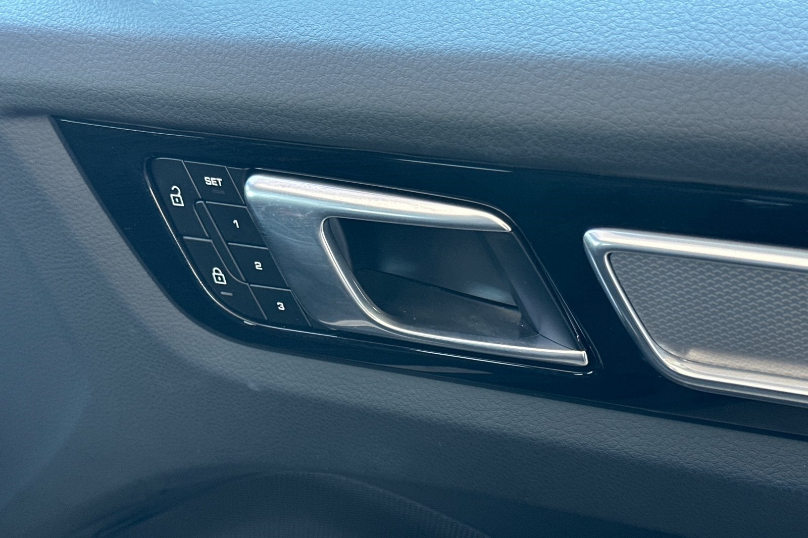 2023 Porsche Cayenne S Platinum Edition